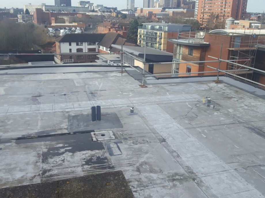 Flat Roof Walkway->title Before